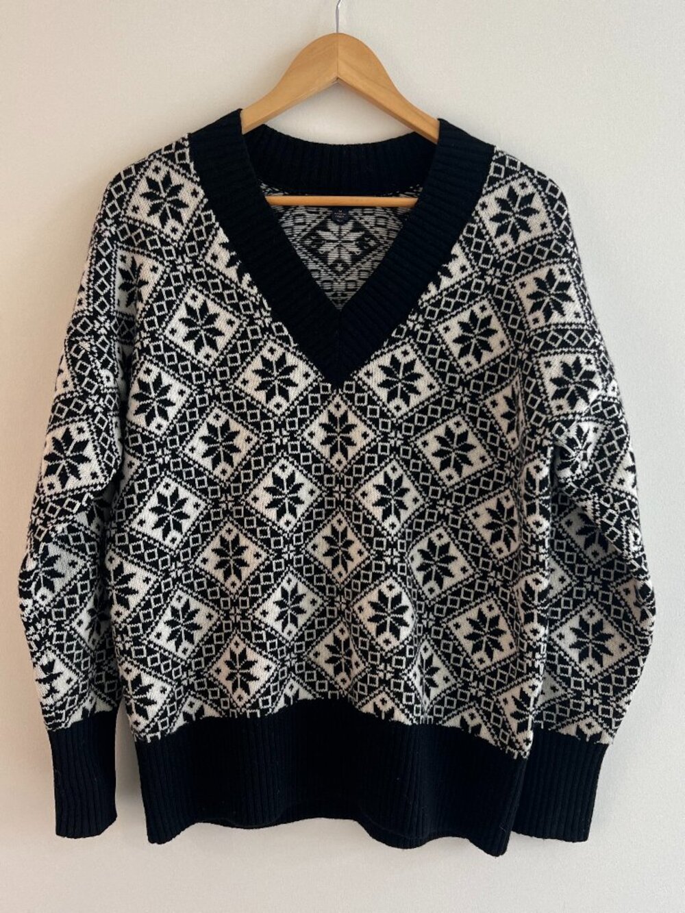 Brooks Brothers Black Wool Fair Isle‎ Nordic Sweater Snowflake V-Neck M